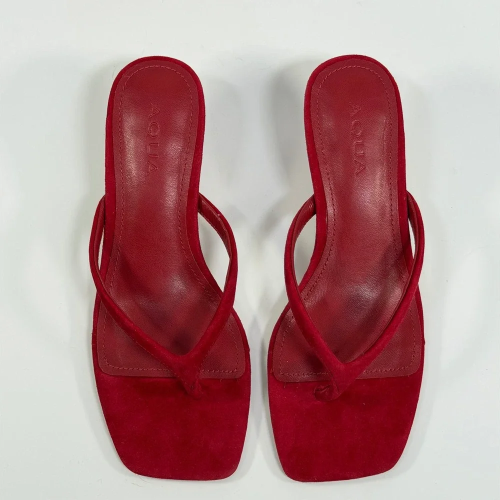 AQUA Ebony Size-6M Womens Red Suede Square Toe Kitten Heel Thong Sandals